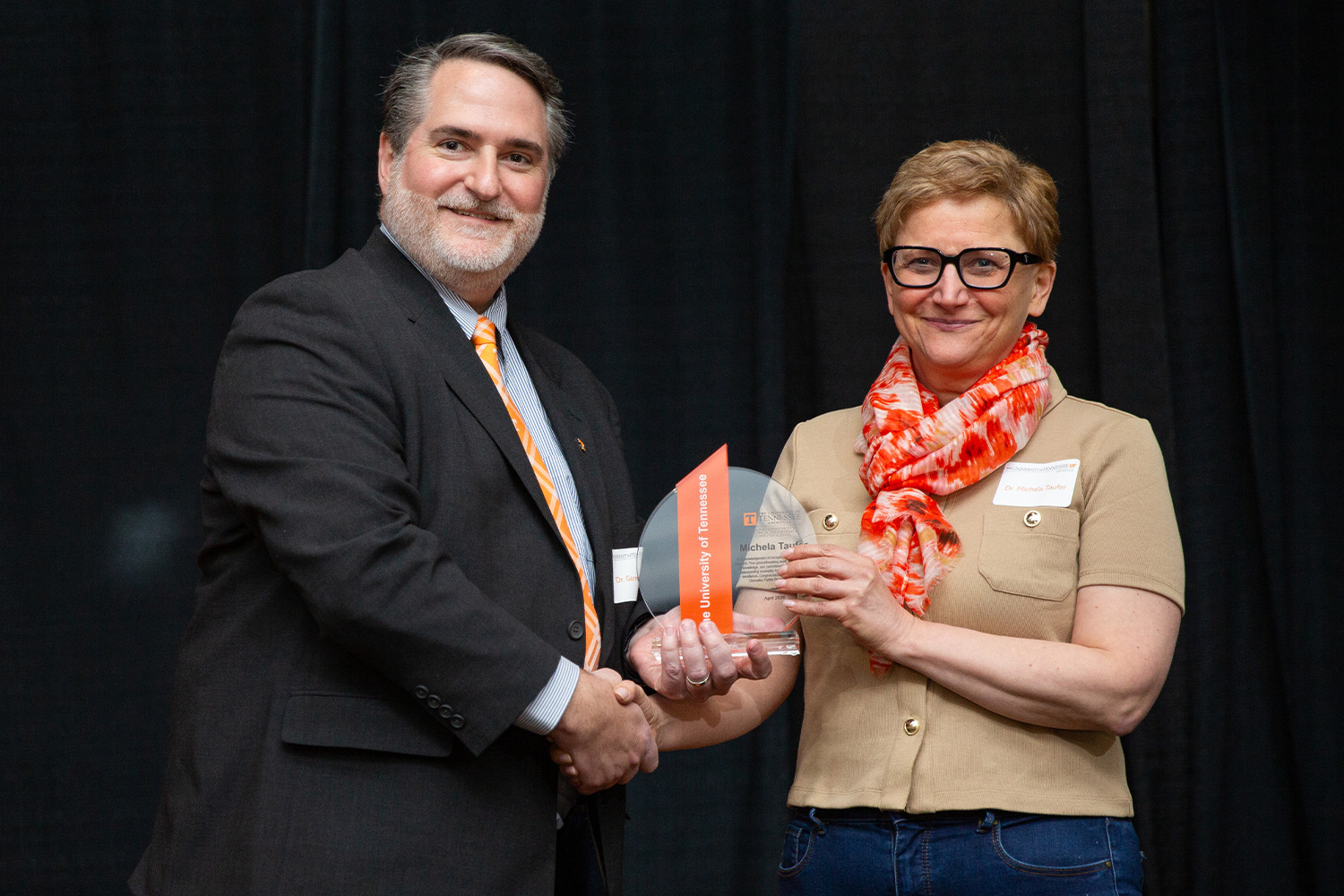 Garrett Rose and Michela Taufer shaking hands at the Gonzalez Awards ceremony 
